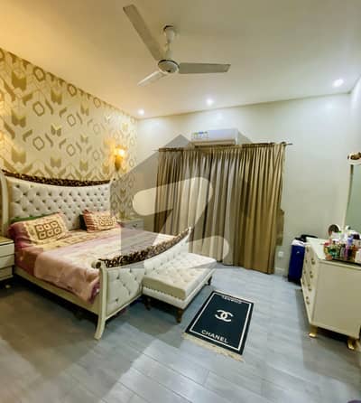 ڈی ایچ اے فیز 7 ڈی ایچ اے ڈیفینس,کراچی میں 4 کمروں کا 10 مرلہ مکان 2.2 لاکھ میں کرایہ پر دستیاب ہے۔