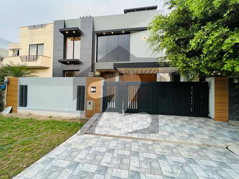 10 MARLA LUMINOUS & CHARMING HOUSE FOR SALE IN EDEN CITY LAHORE