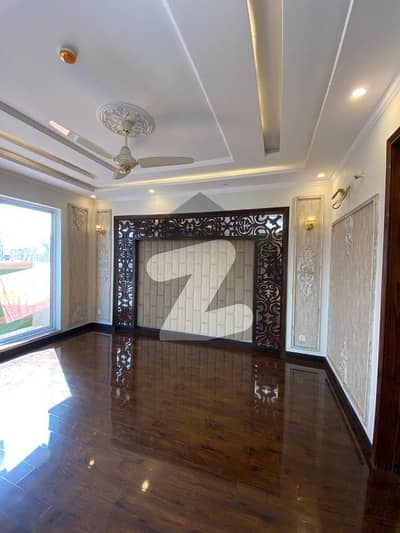 10 MARLA FULLY FURNISHED HOUSE FOR SALE IN DHA PHASE 8 EX AIR AVENUE