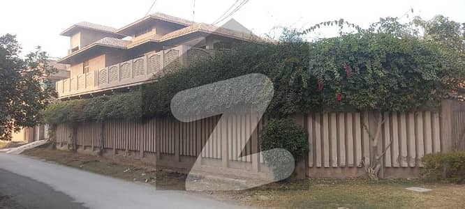 حیات آباد فیز 2 - ایچ1 حیات آباد فیز 2,حیات آباد,پشاور میں 6 کمروں کا 1 کنال مکان 7.0 کروڑ میں برائے فروخت۔