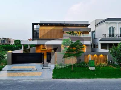 01 KANAL BRAND NEW EYE CATCHING HOUSE FOR SALE IN DHA PHASE 8