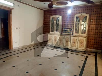 جوبلی ٹاؤن لاہور میں 6 کمروں کا 10 مرلہ مکان 2.82 کروڑ میں برائے فروخت۔