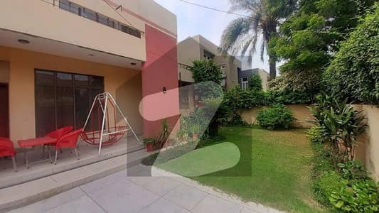 ماڈل ٹاؤن ایکسٹینشن ماڈل ٹاؤن,لاہور میں 6 کمروں کا 1 کنال مکان 5.9 کروڑ میں برائے فروخت۔
