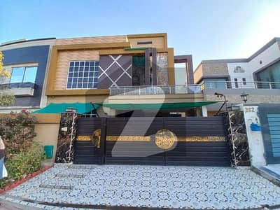 Stunning 10 Marla Brand New House In Bahria Town Lahore