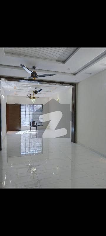 ای ۔ 11 اسلام آباد میں 5 کمروں کا 8 مرلہ مکان 7.5 کروڑ میں برائے فروخت۔