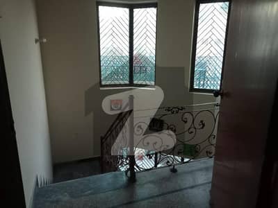 خدا بخش کالونی کینٹ,لاہور میں 2 کمروں کا 10 مرلہ بالائی پورشن 40.0 ہزار میں کرایہ پر دستیاب ہے۔