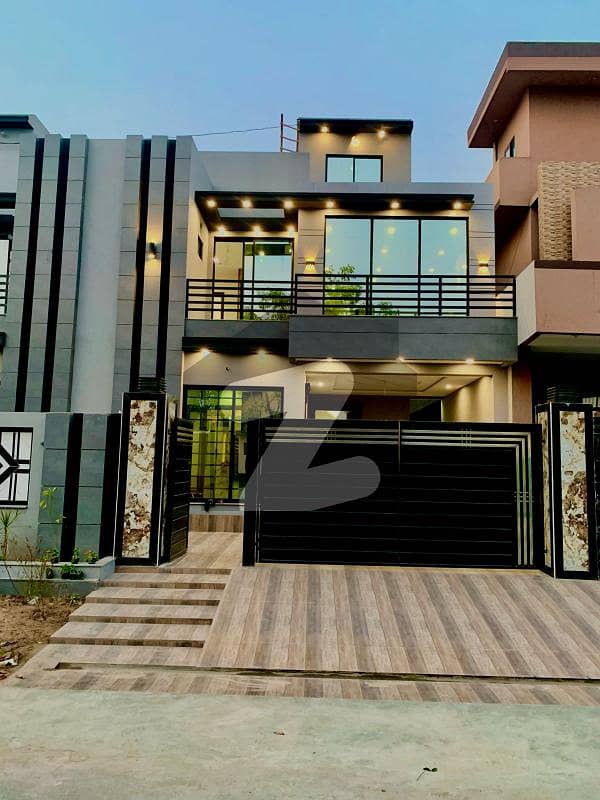 10 MARLA TOP LOCATION HOUSE AVAILABLE FOR SALE IN UET HOUSING SOCIETY - BLOCK B