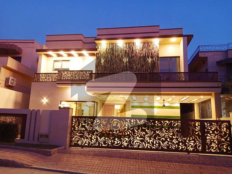 1 Kanal Brand New Designers House Up For Sale