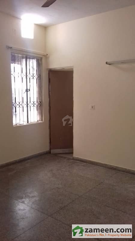Girls Hostel Room Is Available For Rent