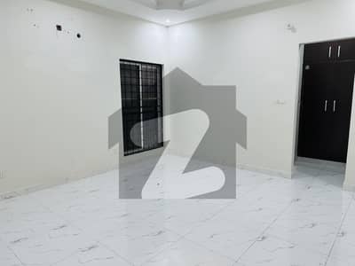 5 Marla Flat Available For Rent