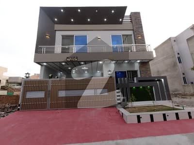 A On Excellent Location House Of 1800 Square Feet In Rs. 33000000