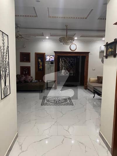 ریوینیو سوسائٹی لاہور میں 5 کمروں کا 18 مرلہ مکان 6.8 کروڑ میں برائے فروخت۔