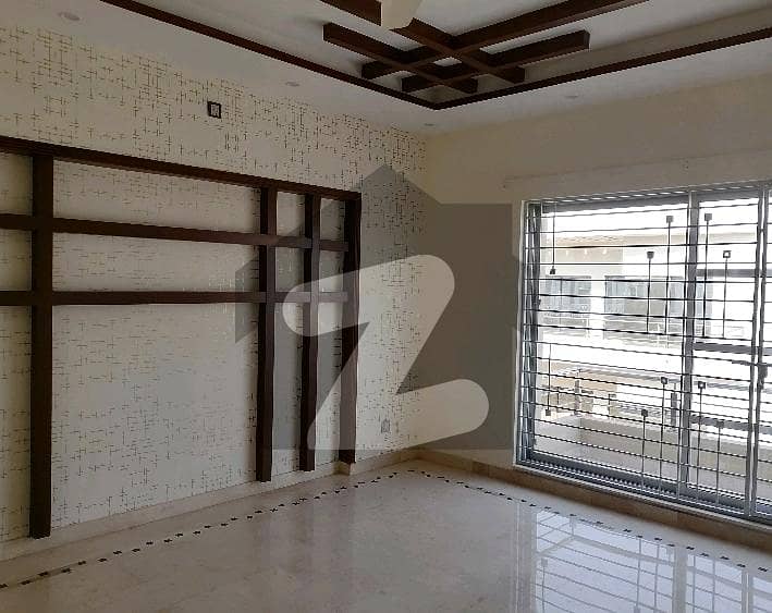 16 Marla House Ideally Situated In PCSIR Staff Colony