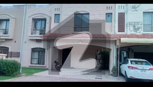 ڈیفینس رایا ڈی ایچ اے ڈیفینس,لاہور میں 4 کمروں کا 10 مرلہ مکان 1.2 لاکھ میں کرایہ پر دستیاب ہے۔
