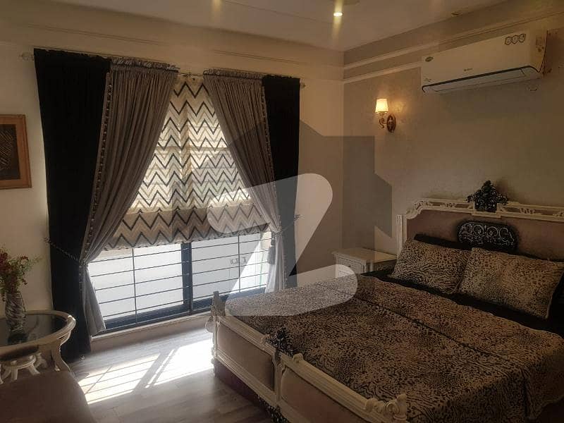ڈی ایچ اے فیز 5 ڈیفنس (ڈی ایچ اے),لاہور میں 4 کمروں کا 8 مرلہ مکان 5.75 کروڑ میں برائے فروخت۔