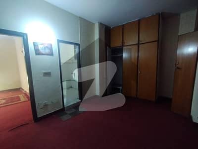 1 Bedroom Flat With Attached Washroom Available For Rent