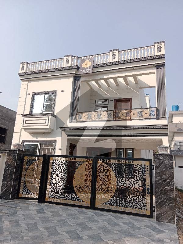 10 Marla Lavish House Available For Sale In Lake City Near To Ring Road