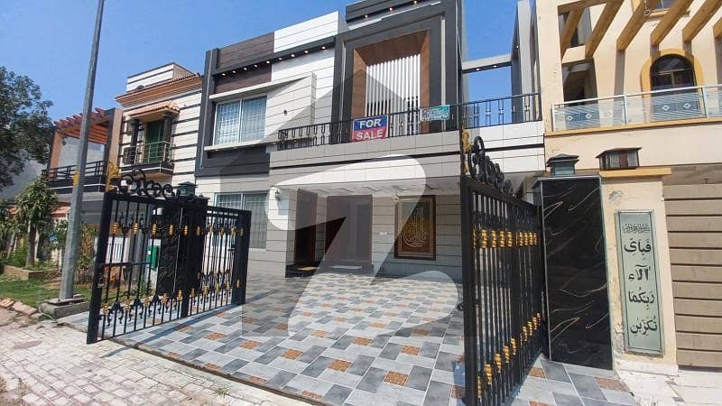 10 marla luxury house for sale Bahria Town Lahore
