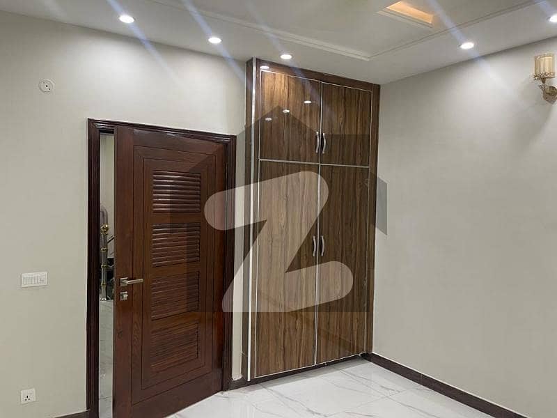 جوہر ٹاؤن فیز 2 جوہر ٹاؤن,لاہور میں 3 کمروں کا 1 کنال دفتر 65.0 ہزار میں کرایہ پر دستیاب ہے۔