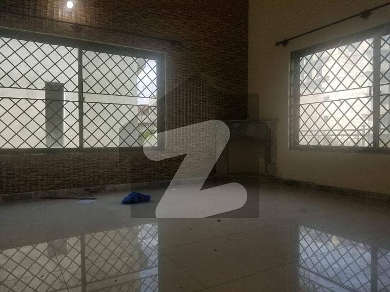 بنی گالہ اسلام آباد میں 5 کمروں کا 1 کنال مکان 1.15 لاکھ میں کرایہ پر دستیاب ہے۔