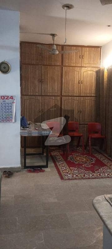 بفر زون - سیکٹر 15اے / 1 بفر زون,نارتھ کراچی,کراچی میں 6 کمروں کا 5 مرلہ مکان 2.5 کروڑ میں برائے فروخت۔