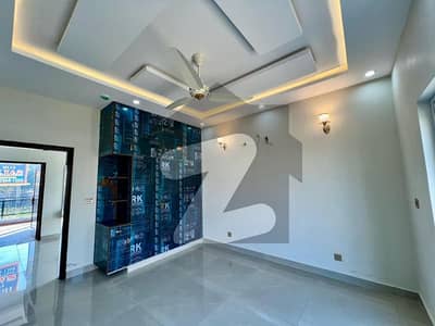 ڈی ایچ اے 9 ٹاؤن ڈیفنس (ڈی ایچ اے),لاہور میں 3 کمروں کا 5 مرلہ مکان 84.0 ہزار میں کرایہ پر دستیاب ہے۔
