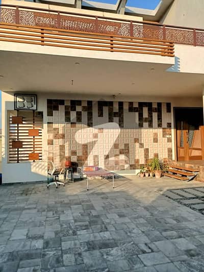 Hamza Imran Offers 300 Yards Bungalow For Rent Phase 4