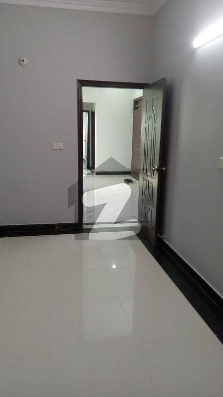 3 Bed DD Second Floor available in Kaneez Fatima Commercial
