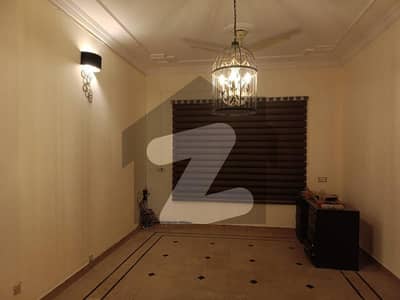 آئی ۔ 8/3 آئی ۔ 8,اسلام آباد میں 6 کمروں کا 1 کنال مکان 4.5 لاکھ میں کرایہ پر دستیاب ہے۔