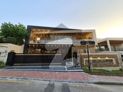 بحریہ ٹاؤن فیز 1 بحریہ ٹاؤن راولپنڈی,راولپنڈی میں 5 کمروں کا 1 کنال مکان 12.7 کروڑ میں برائے فروخت۔