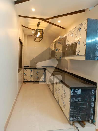 پی ای سی ایچ ایس بلاک 6 پی ای سی ایچ ایس,جمشید ٹاؤن,کراچی میں 3 کمروں کا 7 مرلہ فلیٹ 2.35 کروڑ میں برائے فروخت۔