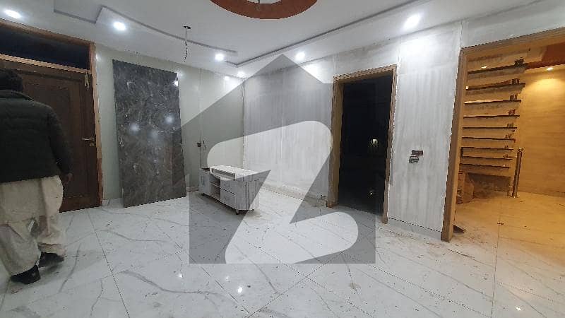 شادمان لاہور میں 5 کمروں کا 1 کنال مکان 4.0 لاکھ میں کرایہ پر دستیاب ہے۔