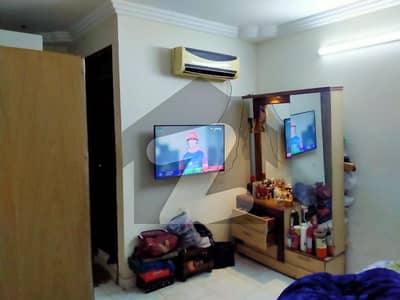 West Open 900 Square Feet Flat In Gulshan-E-Iqbal - Block 13/C For Sale At Good Location
