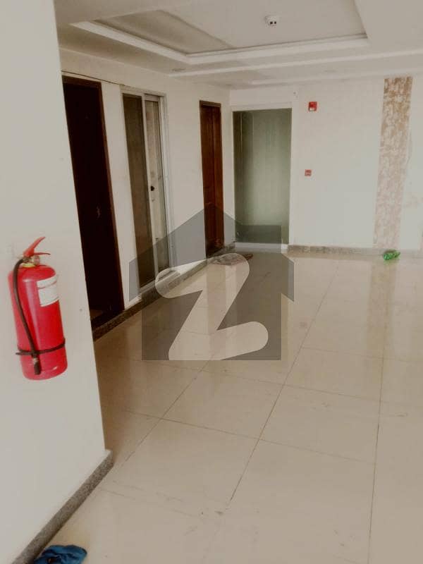 ڈی ایچ اے فیز 8 - بلاک سی ڈی ایچ اے فیز 8,ڈی ایچ اے ڈیفینس,لاہور میں 2 کمروں کا 8 مرلہ دفتر 2.0 لاکھ میں کرایہ پر دستیاب ہے۔