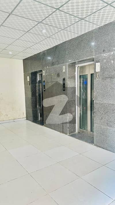 یونیورسٹی ٹاؤن پشاور میں 3 کمروں کا 7 مرلہ فلیٹ 1.25 کروڑ میں برائے فروخت۔