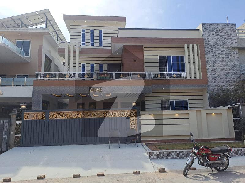 میڈیا ٹاؤن راولپنڈی میں 6 کمروں کا 12 مرلہ مکان 5.8 کروڑ میں برائے فروخت۔