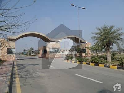 پیراڈائیز ویلی فیصل آباد میں 10 کنال رہائشی پلاٹ 14.0 کروڑ میں برائے فروخت۔