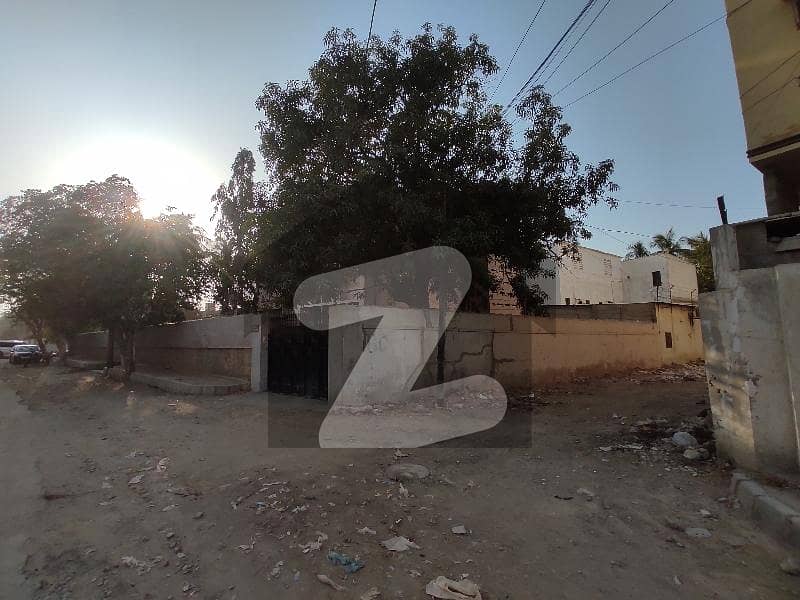 پی ای سی ایچ ایس بلاک 2 پی ای سی ایچ ایس,جمشید ٹاؤن,کراچی میں 6 کمروں کا 16 مرلہ مکان 12.5 کروڑ میں برائے فروخت۔