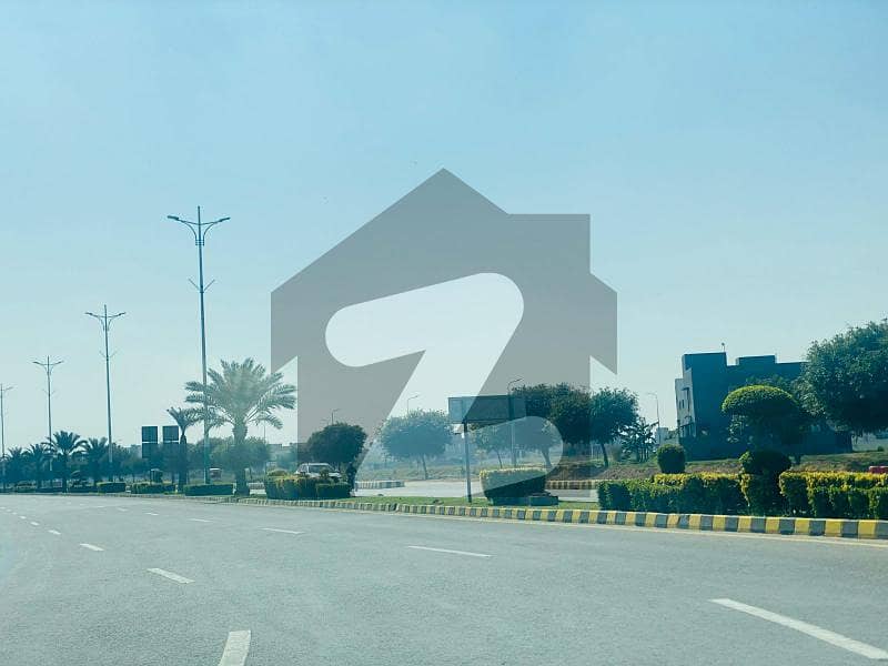 ڈی ایچ اے فیز 8 - بلاک ٹی فیز 8,ڈیفنس (ڈی ایچ اے),لاہور میں 2 کنال رہائشی پلاٹ 12.5 کروڑ میں برائے فروخت۔