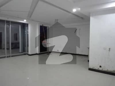 725 ( Sq. Ft) Commercial Space