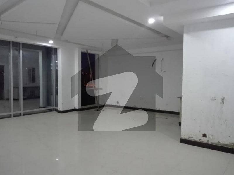 کلفٹن ۔ بلاک 7 کلفٹن,کراچی میں 1 کمرے کا 3 مرلہ دفتر 1.45 لاکھ میں کرایہ پر دستیاب ہے۔