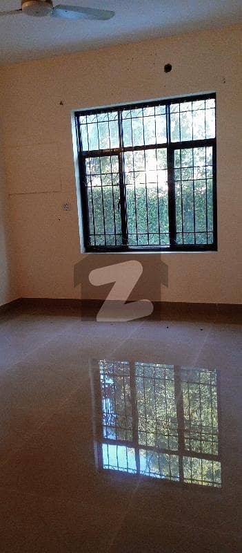 ایف ۔ 11 اسلام آباد میں 6 کمروں کا 1 کنال مکان 4.5 لاکھ میں کرایہ پر دستیاب ہے۔