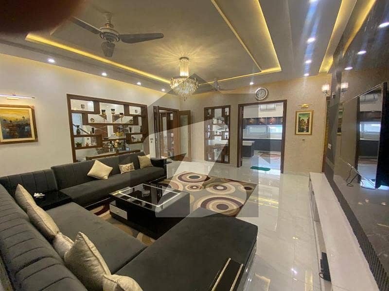 1 KANAL MOST LUXURIOUS FULLY FURNISHED OUT CLASS VILLA AT PRIME LOCATION