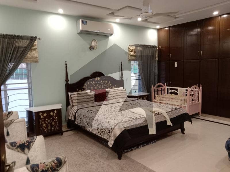 سوئی گیس سوسائٹی فیز 1 سوئی گیس ہاؤسنگ سوسائٹی,لاہور میں 5 کمروں کا 1 کنال مکان 6.4 کروڑ میں برائے فروخت۔