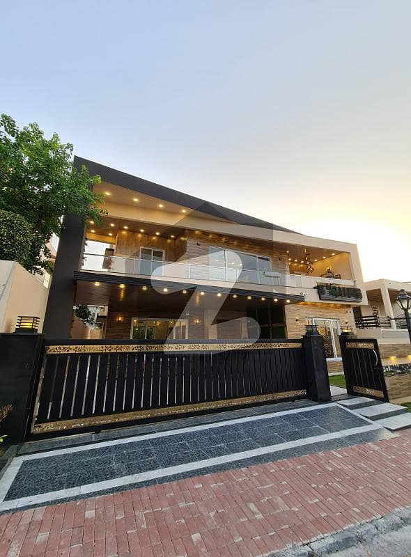 بحریہ ٹاؤن فیز 1 بحریہ ٹاؤن راولپنڈی,راولپنڈی میں 5 کمروں کا 1 کنال مکان 12.4 کروڑ میں برائے فروخت۔
