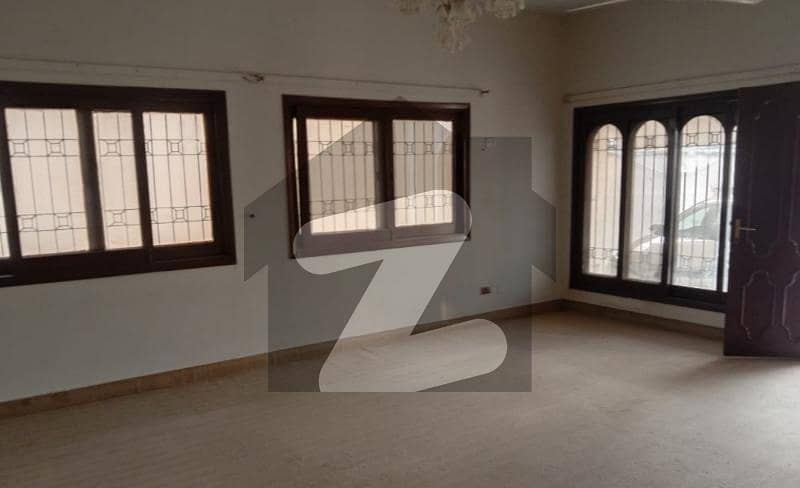 ڈی ایچ اے ڈیفینس کراچی میں 4 کمروں کا 1 کنال مکان 7.5 کروڑ میں برائے فروخت۔