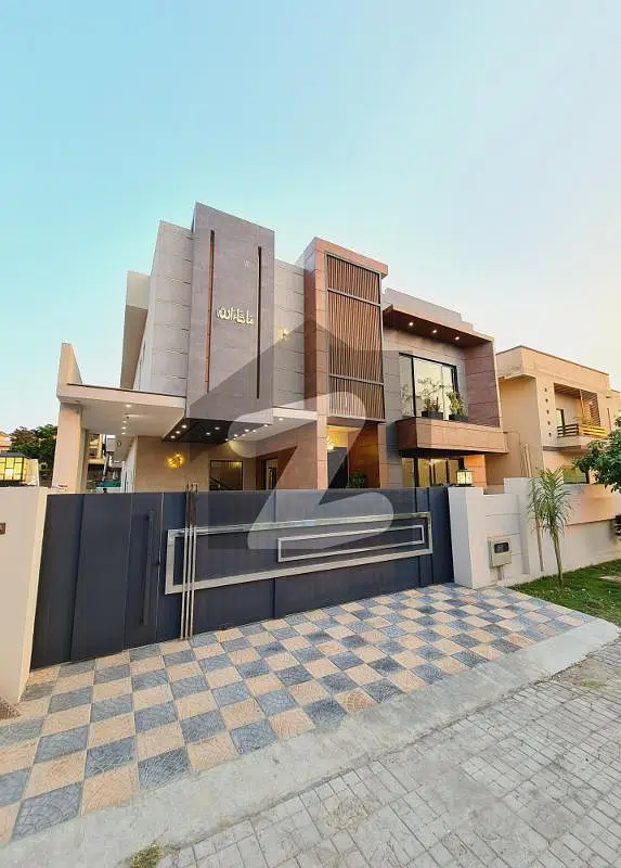 DHA 2 : 1 Kanal Top Class Designer House For Sale