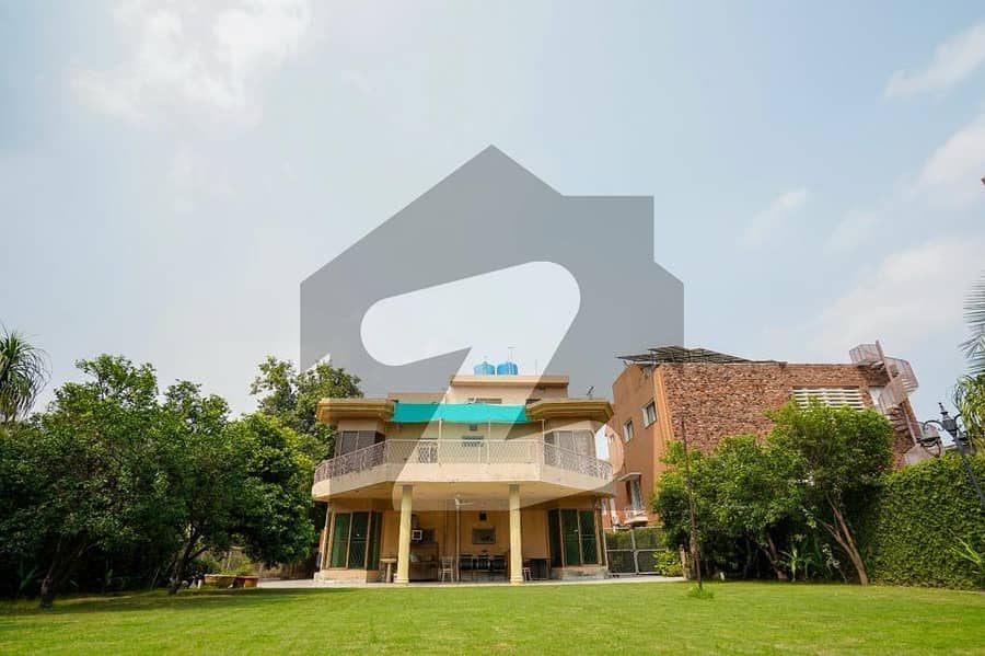 گلبرگ لاہور میں 6 کمروں کا 2 کنال مکان 8.5 لاکھ میں کرایہ پر دستیاب ہے۔