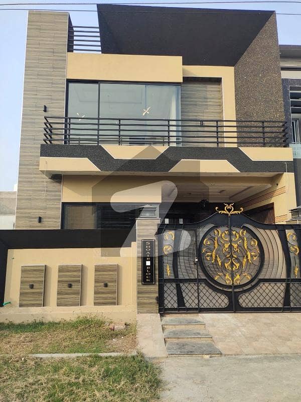 Beautiful 5 Marla Double Storey House for Sale