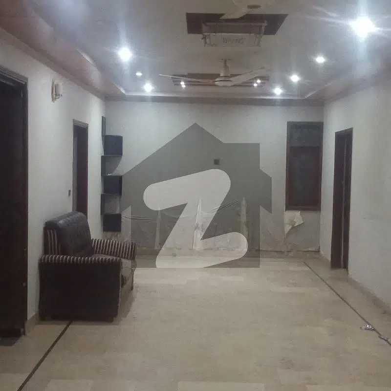 APARTMENT IS AVAILABLE FOR RENT DHA PHASE 7 3 BEDROOM 1800 SQ. FT